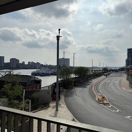 Kins Place, Beautiful 1 Bedroom Apartment Near London City Airport Exterior photo